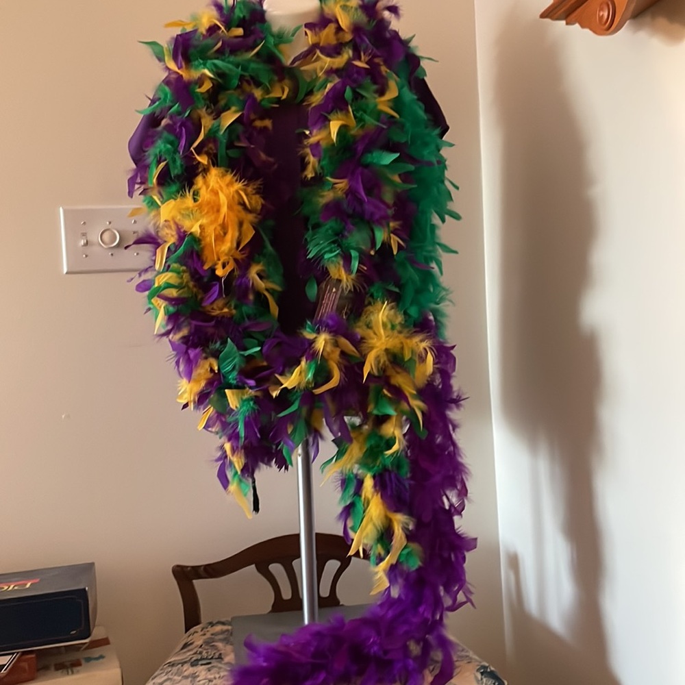 Three Mardi Gras feather Boas - Picture 2 of 9